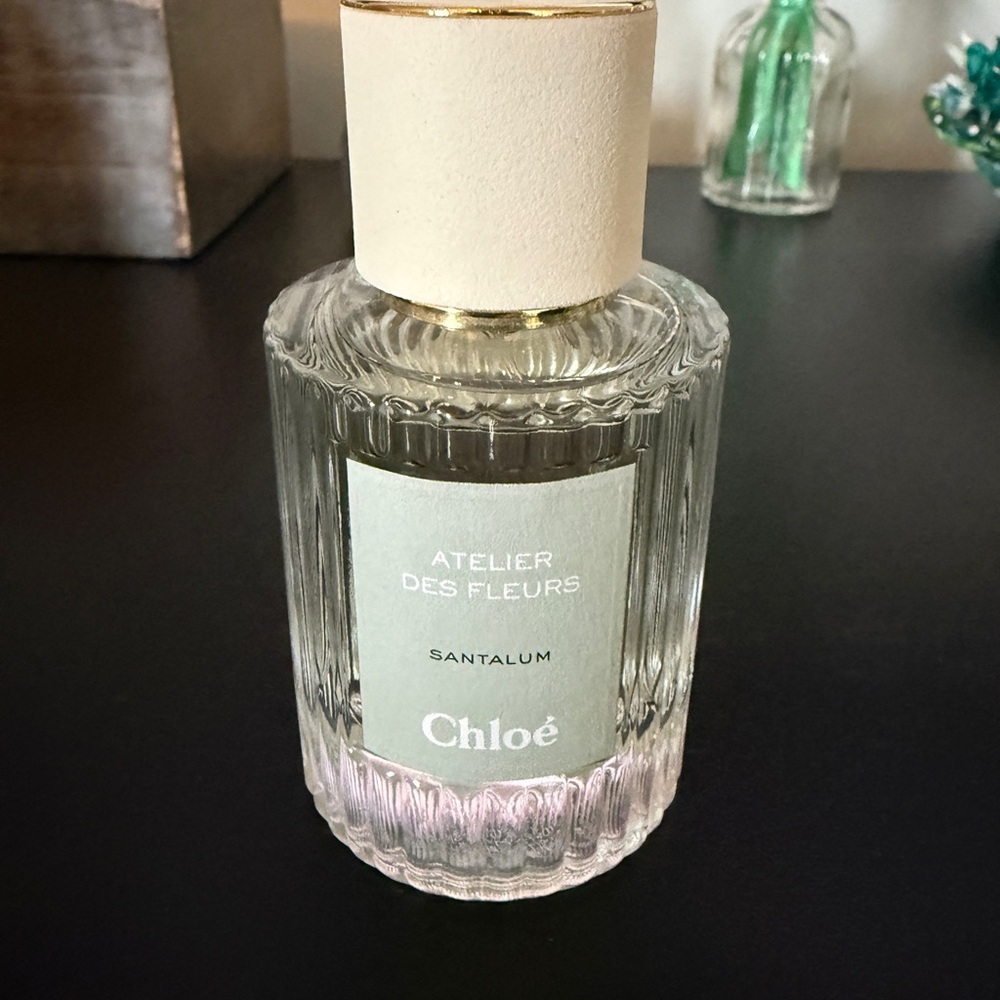 Chloé Atelier des Fleurs Santalum Perfume - Pale Green & Soft Pink Bottle